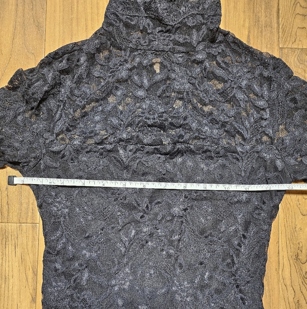 Backless Lace Dress - Picture 2 of 9
